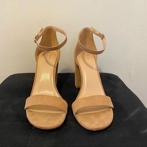 Dark beige suede heel